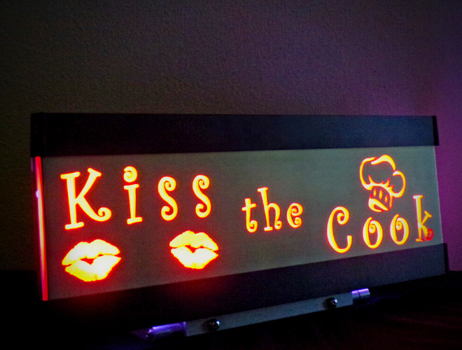 Kiss the cook – Side – Dark
